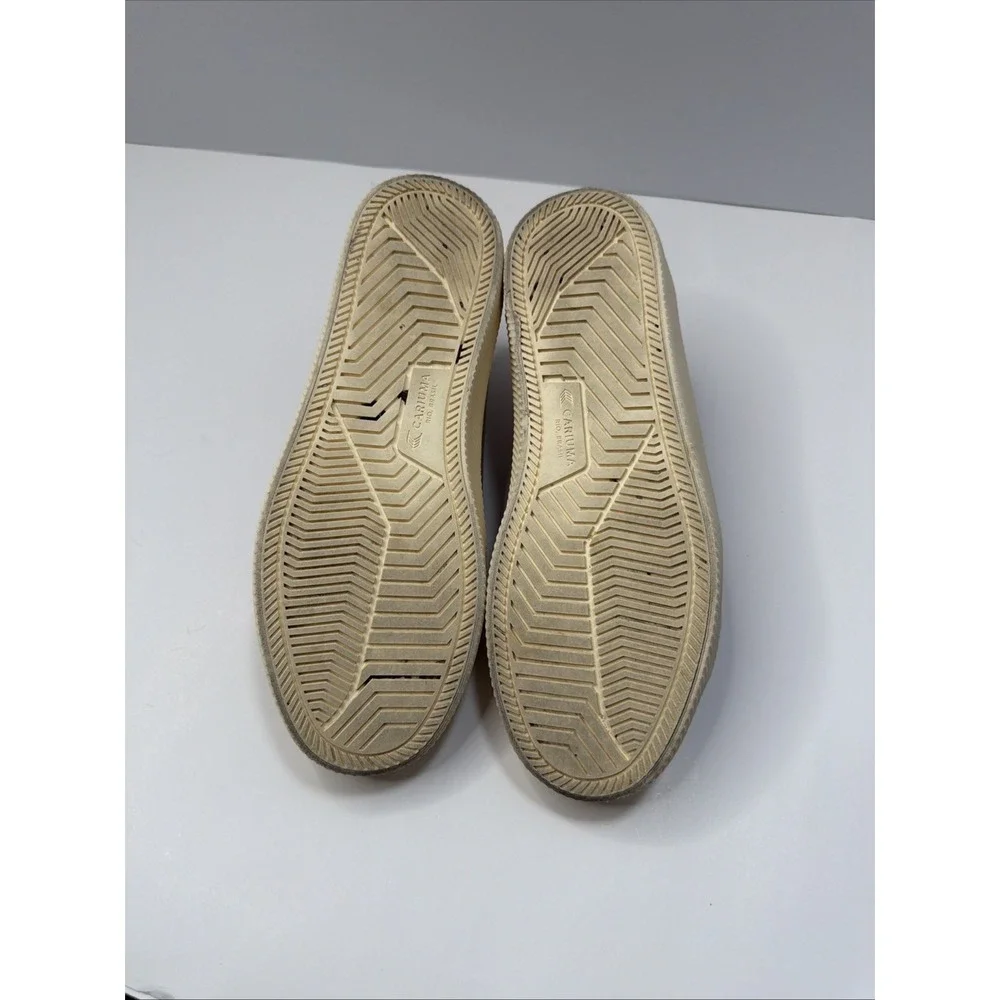 cariuma canvas